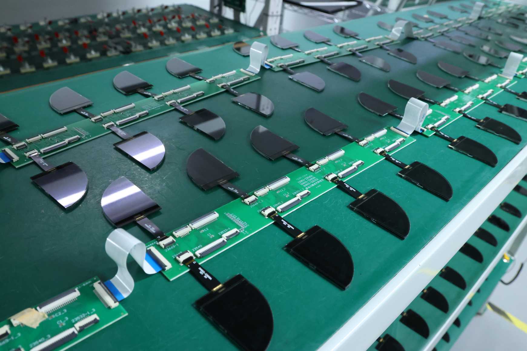 Meziodvětvová integrace zobrazovacích technologií podněcuje trh v hodnotě sta miliard dolarů, čínští výrobci LCD se předhánějí v tom, kdo se zmocní možnosti přizpůsobení