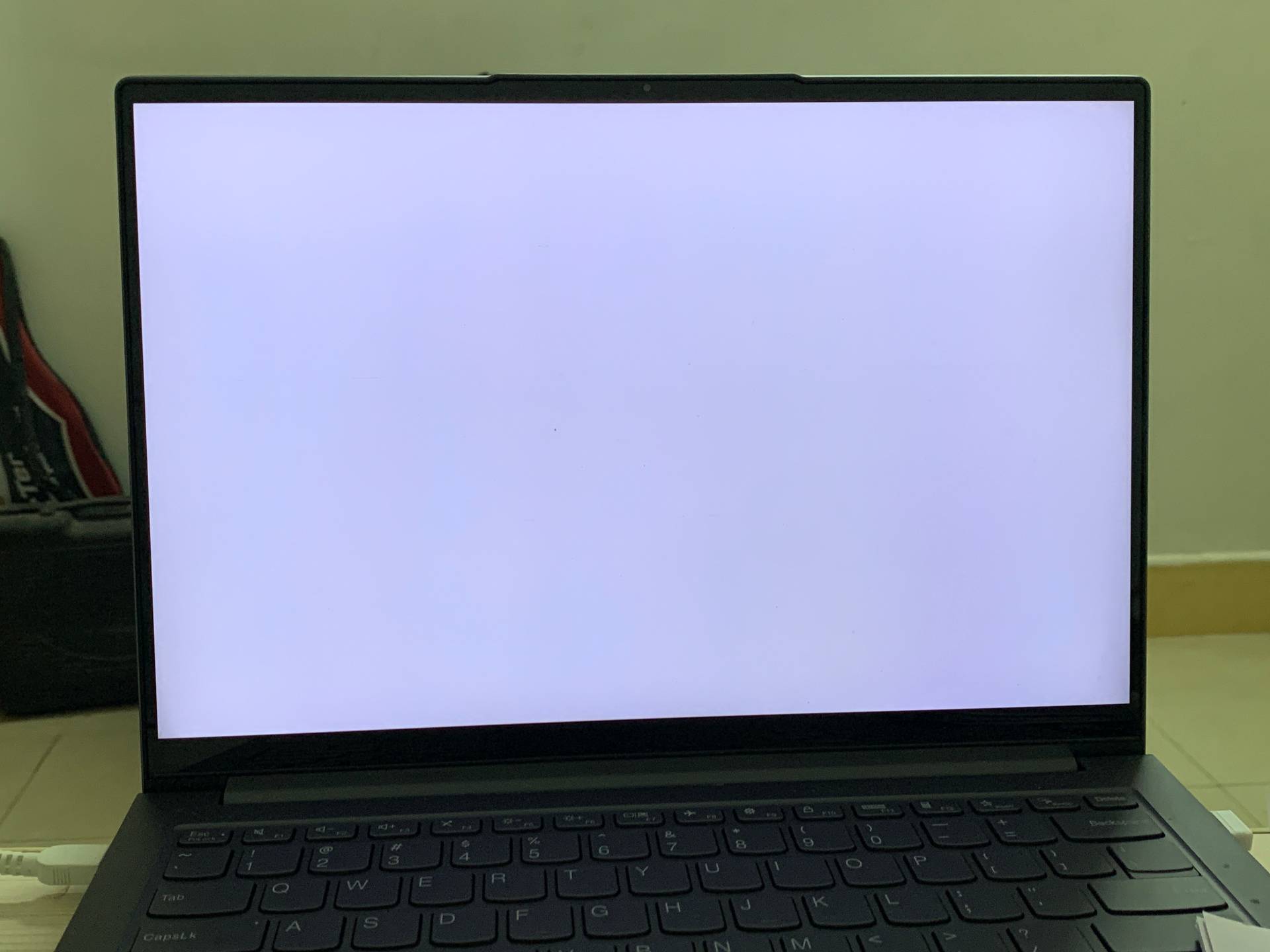 Dilema bílé obrazovky LCD? Třístupňová metoda CNK pro řešení problémů umožňuje efektivní řešení!